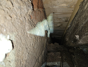 Zateplení dutin stropu a střechy pomocí foukané izolace